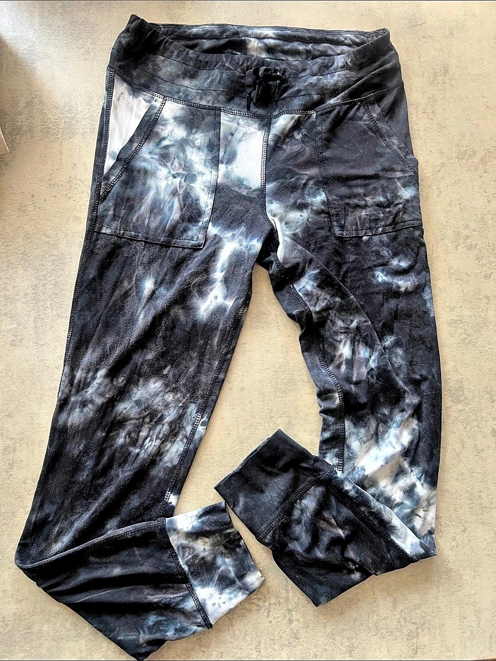Jogger Tie-Dye Pants in Black & Blue